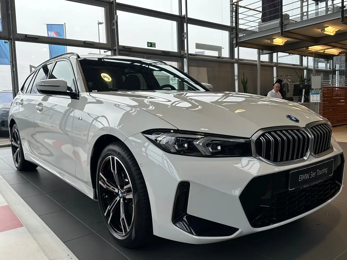 BMW 330 e Touring M Sportpaket *sofort Verfügbar* Blanc - 2