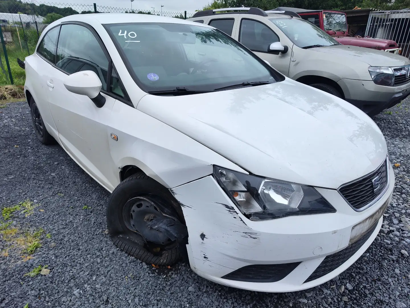SEAT Ibiza SC 1.0i !! VEHICULE ACCIDENTEE !! Blanc - 2