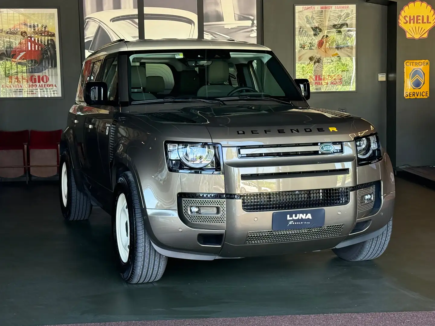 Land Rover Defender 110 3.0d -Allestiemento THE WORLD'S STYLE Brun - 1
