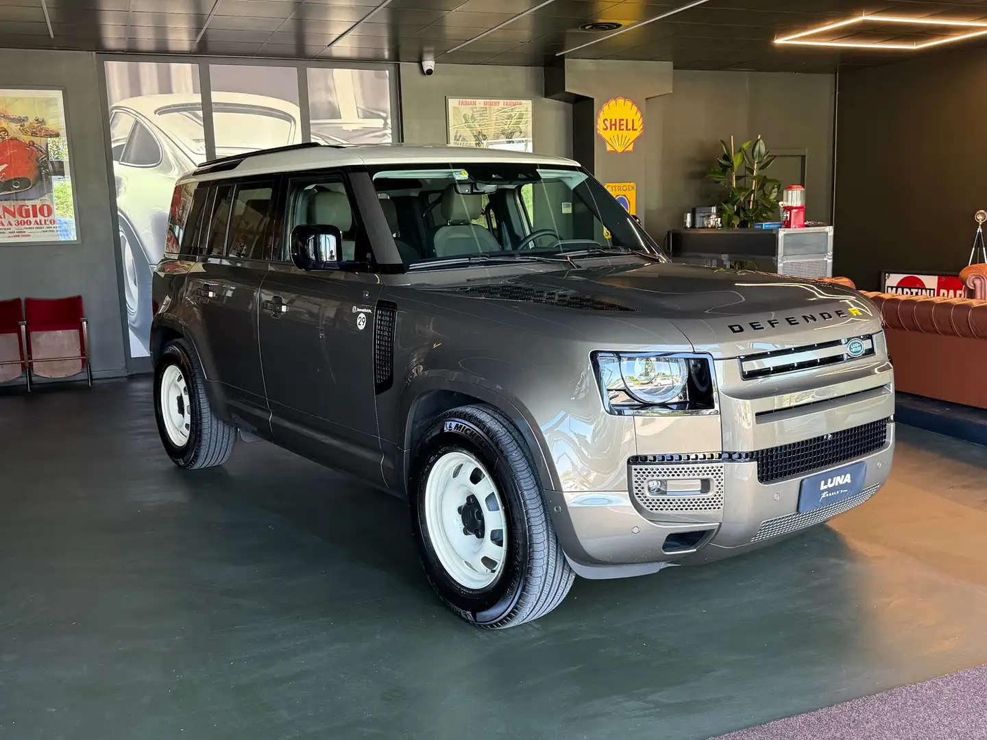 Land Rover Defender 110 3.0d -Allestiemento THE WORLD'S STYLE Brun - 2