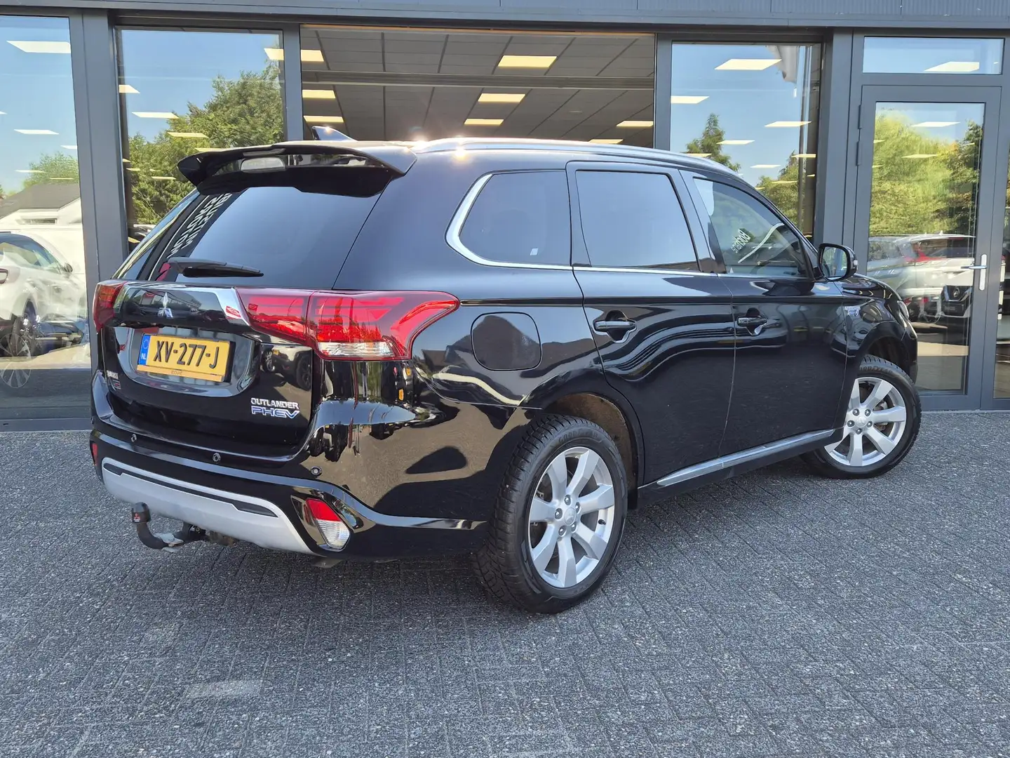 Mitsubishi Outlander 2.4 PHEV Intense | Volledig dealeronderhouden | Zwart - 2