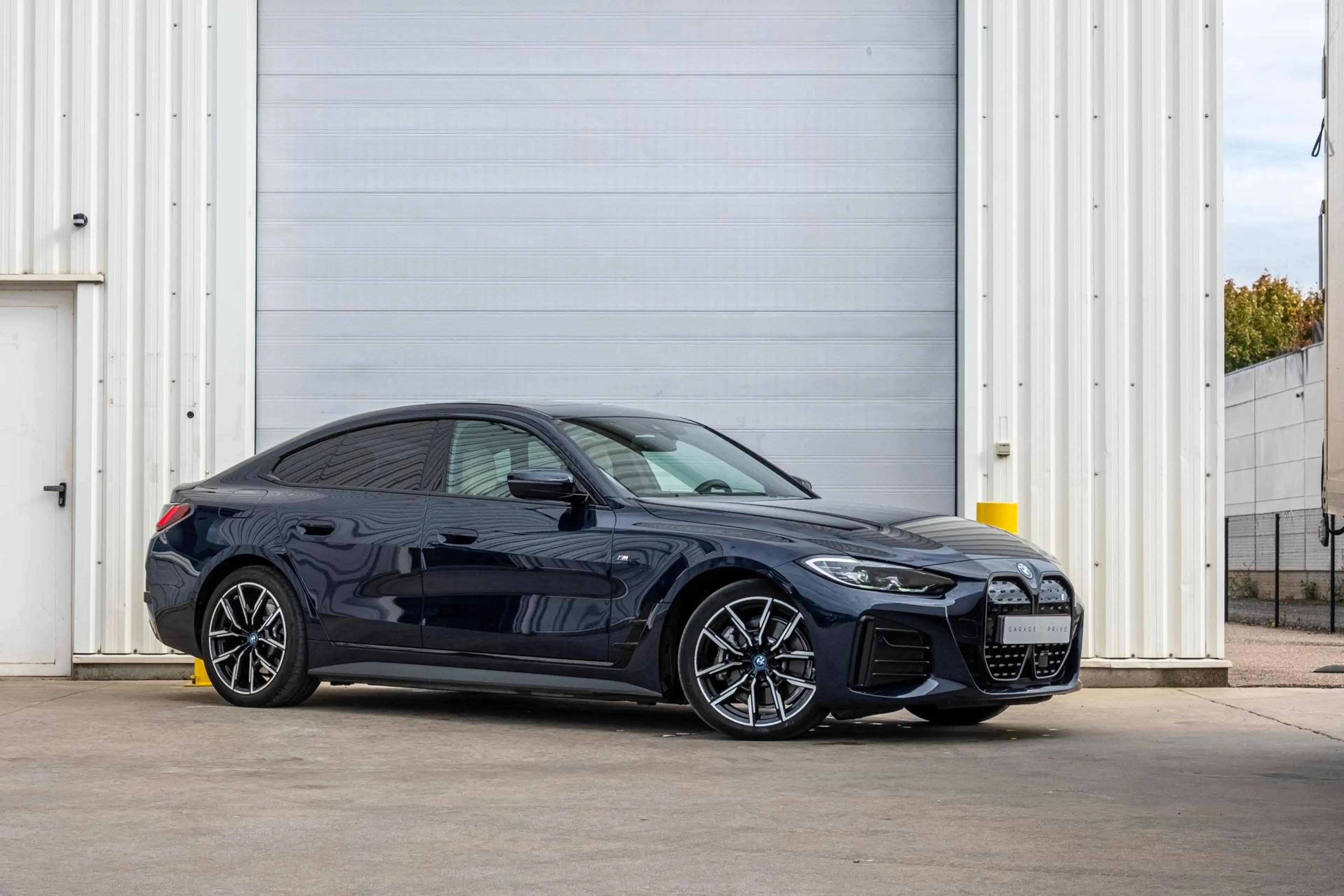 BMW i4 Gran Coupe GC 83.9 kWh eDrive40 | Pack M | Toit Ouvrant | Att Remorque | Etc. — photo 2