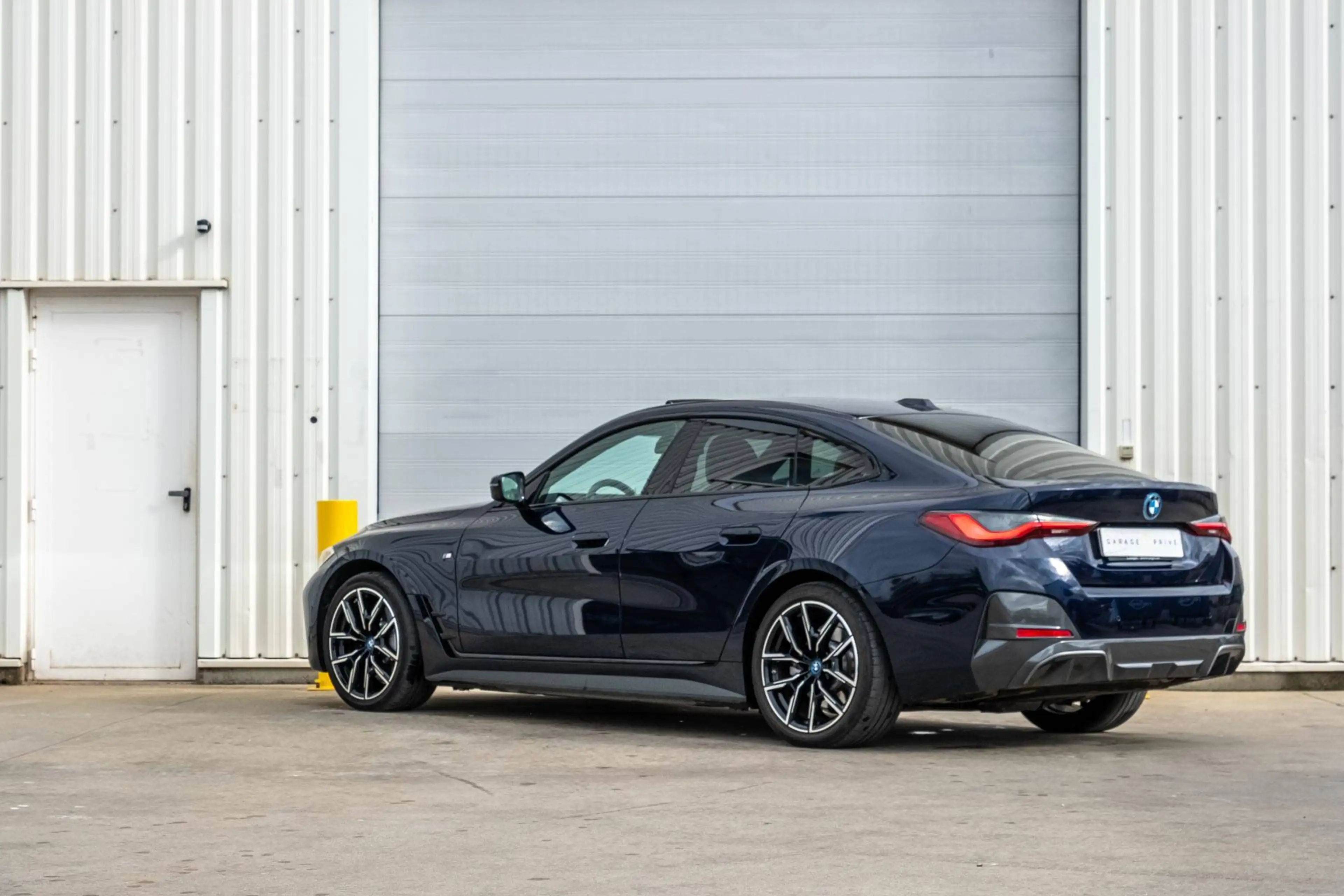 BMW i4 Gran Coupe GC 83.9 kWh eDrive40 | Pack M | Toit Ouvrant | Att Remorque | Etc. — photo 4