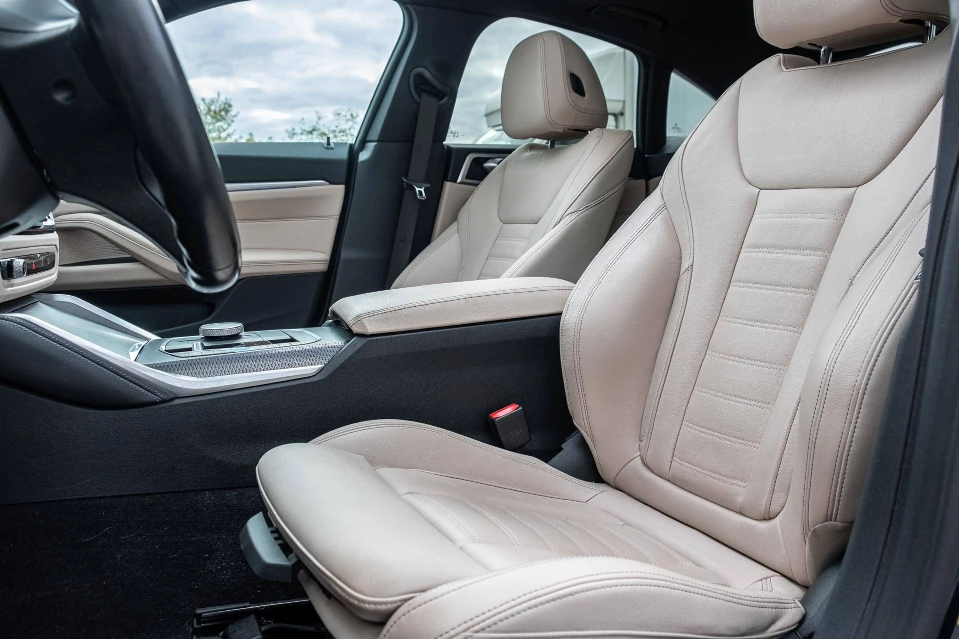 BMW i4 Gran Coupe GC 83.9 kWh eDrive40 | Pack M | Toit Ouvrant | Att Remorque | Etc. — photo 8