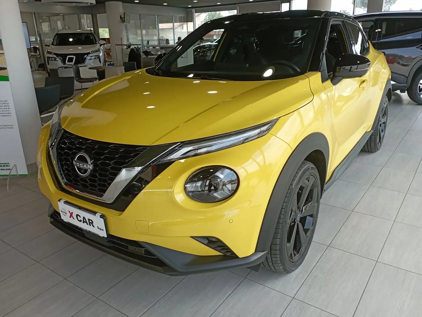 Nissan Juke 1.0 DIG-T 114 CV Tekna Amarillo - 1