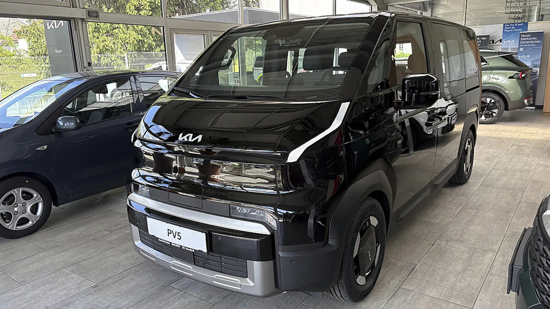 Kia Sonstige PV5 71,2kWh Earth +P1 +P2 +stark verdunkelte Sc... Schwarz - 1