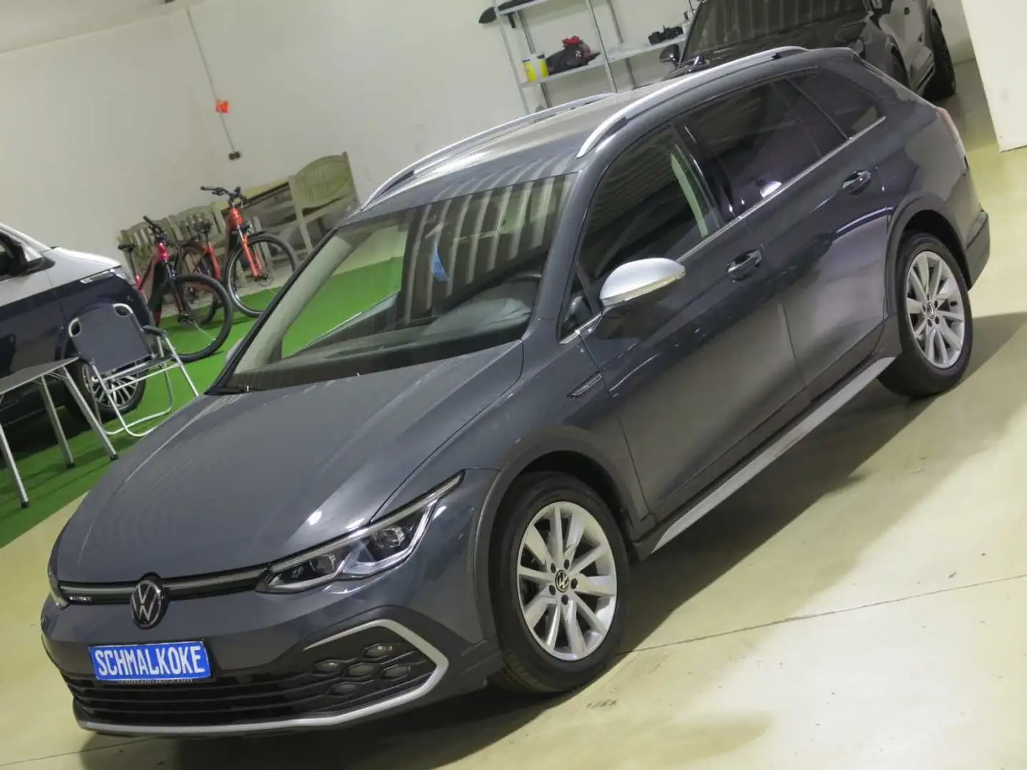 Volkswagen Golf VIII Variant 2.0 TDI 4Mot SCR DSG7 Alltrack Grau - 2