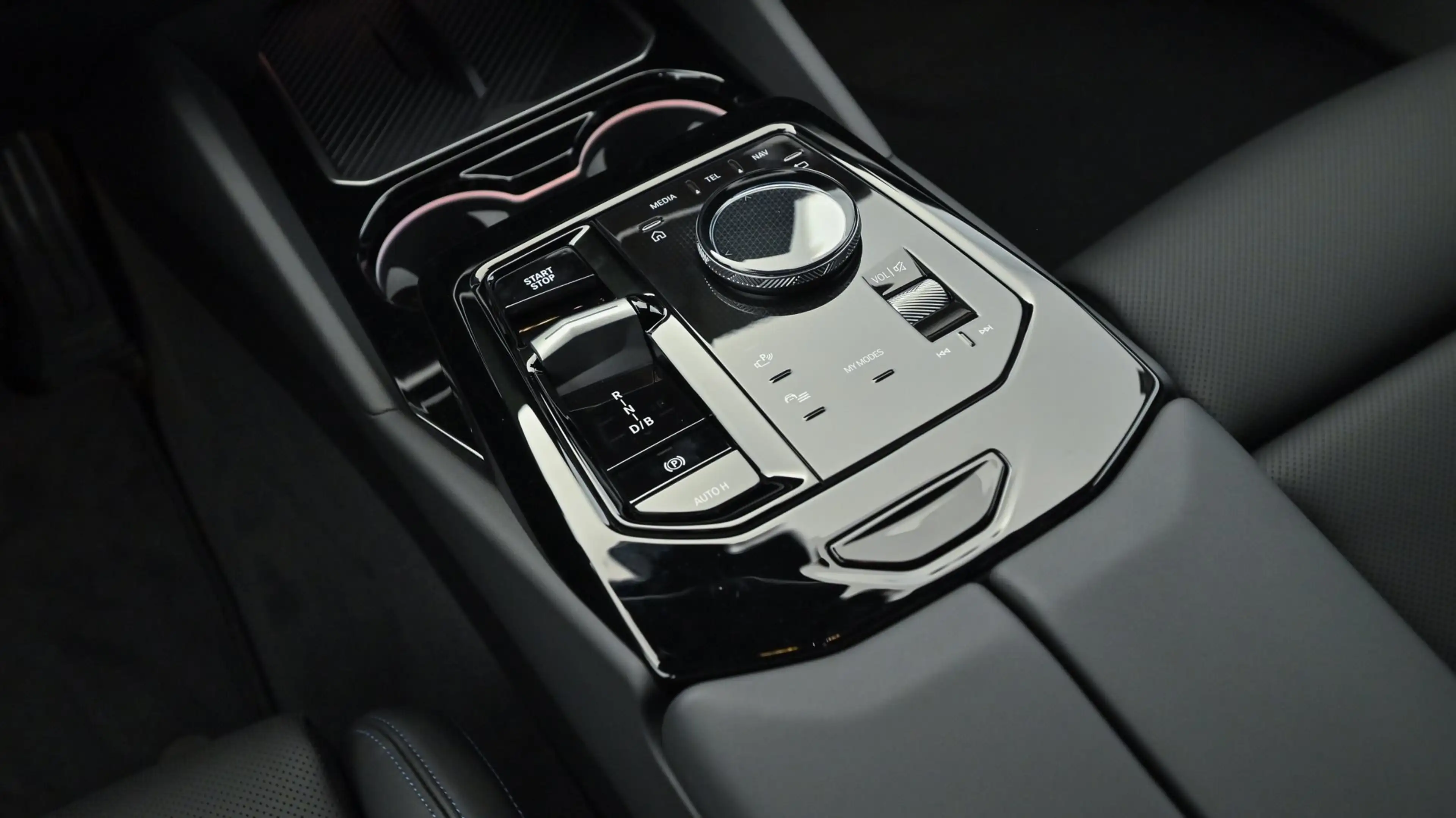 BMW i5 eDrive40 — photo 12
