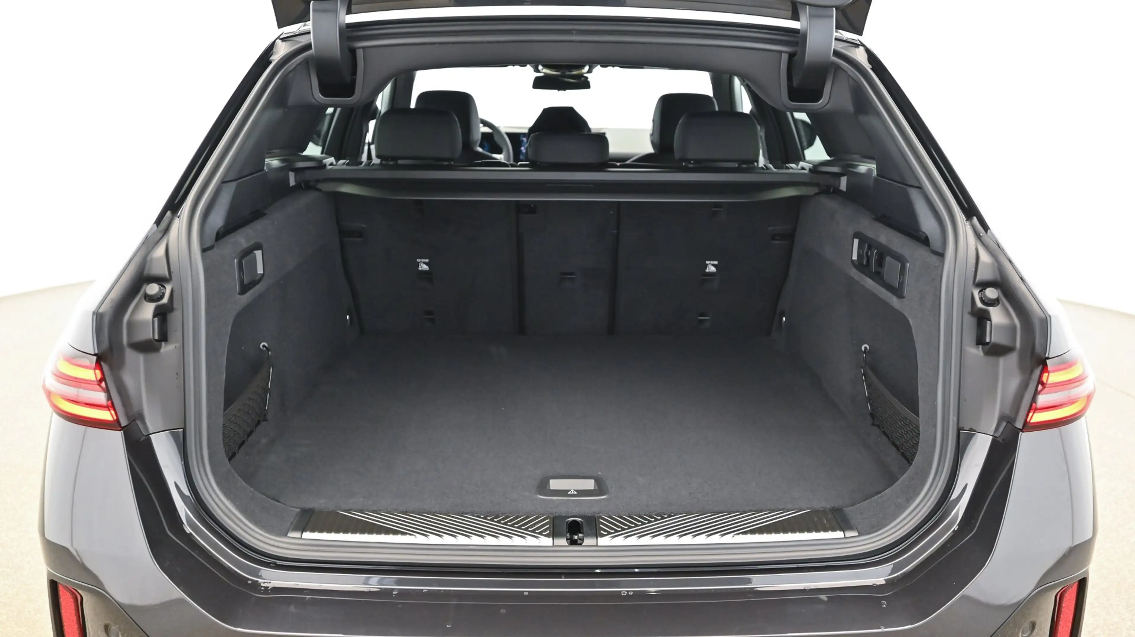 BMW i5 eDrive40 — photo 6