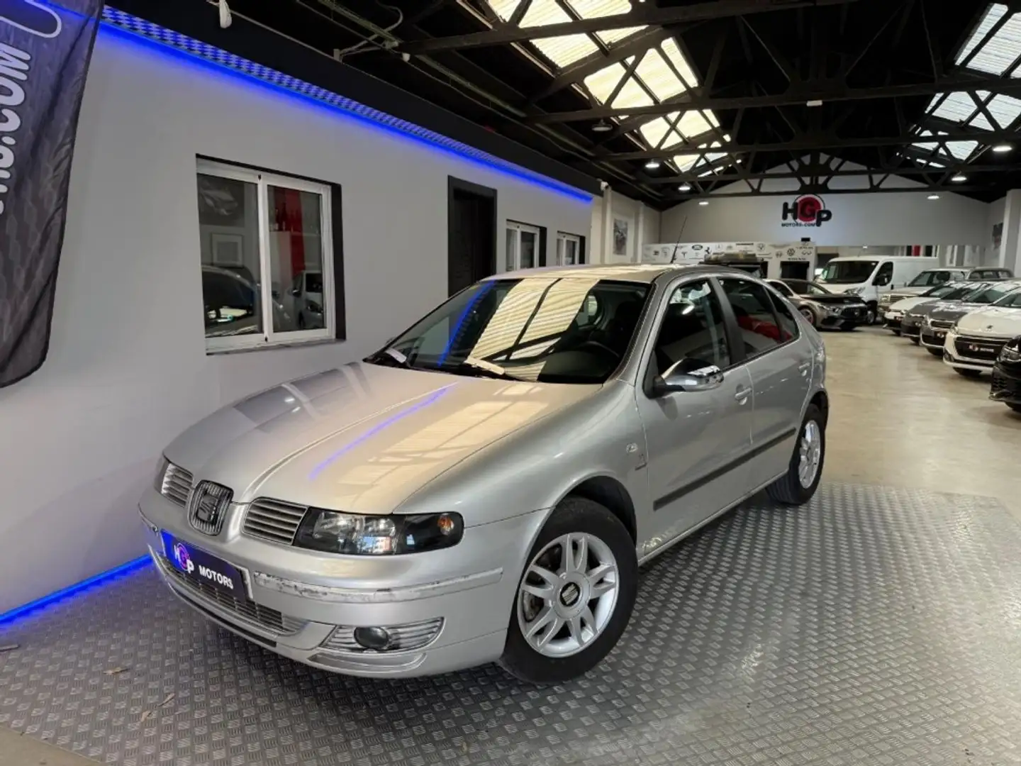 SEAT Leon Stella Gris - 1