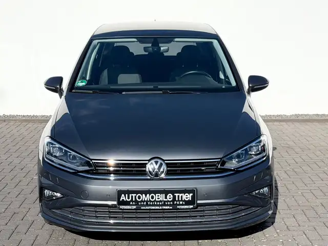 Volkswagen Golf Sportsvan view 2