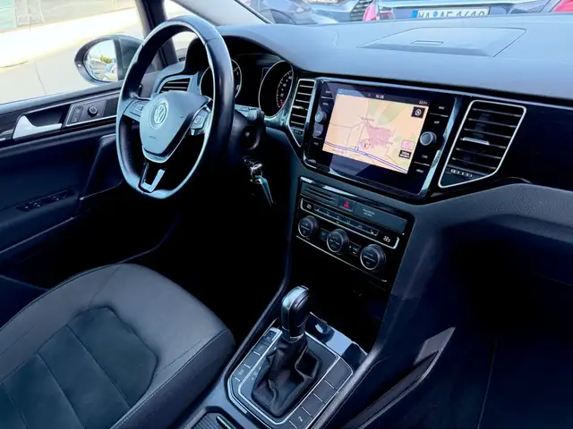 Volkswagen Golf Sportsvan view 11