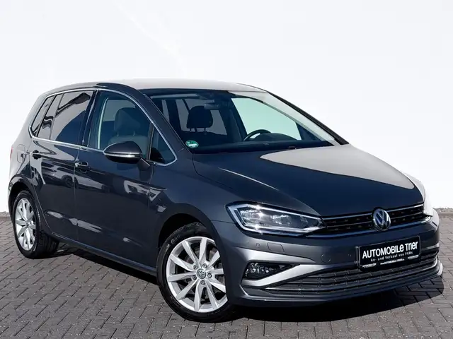Volkswagen Golf Sportsvan view 3