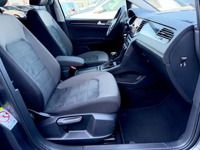 Volkswagen Golf Sportsvan view 12