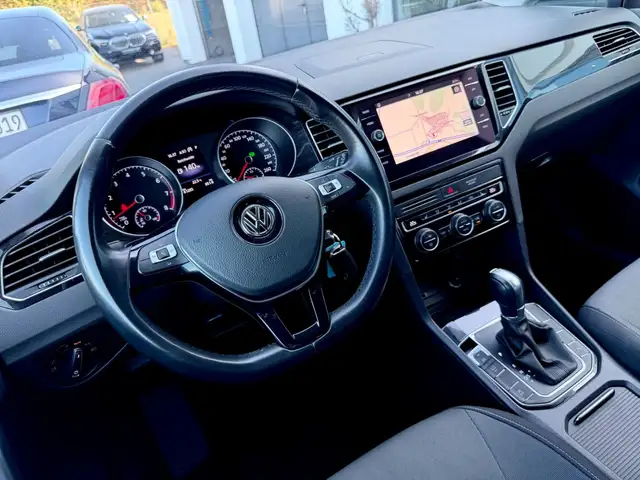 Volkswagen Golf Sportsvan view 9