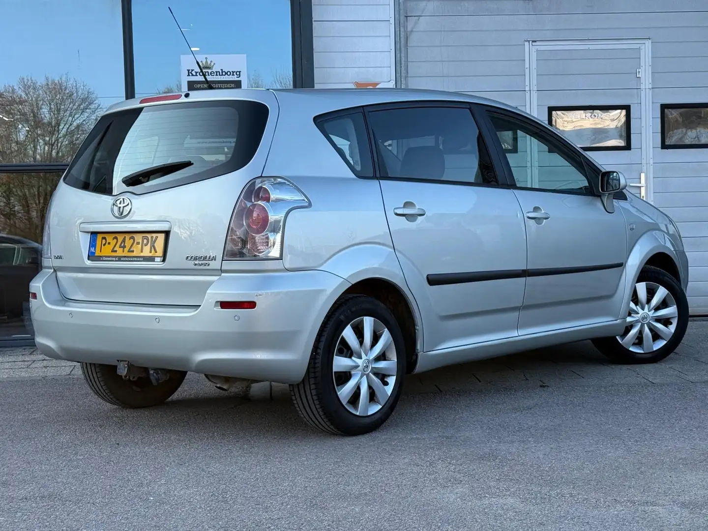 Toyota Corolla Verso 1.8 VVT-i Terra 7p, NAP, APK, AIRCO Gris - 2