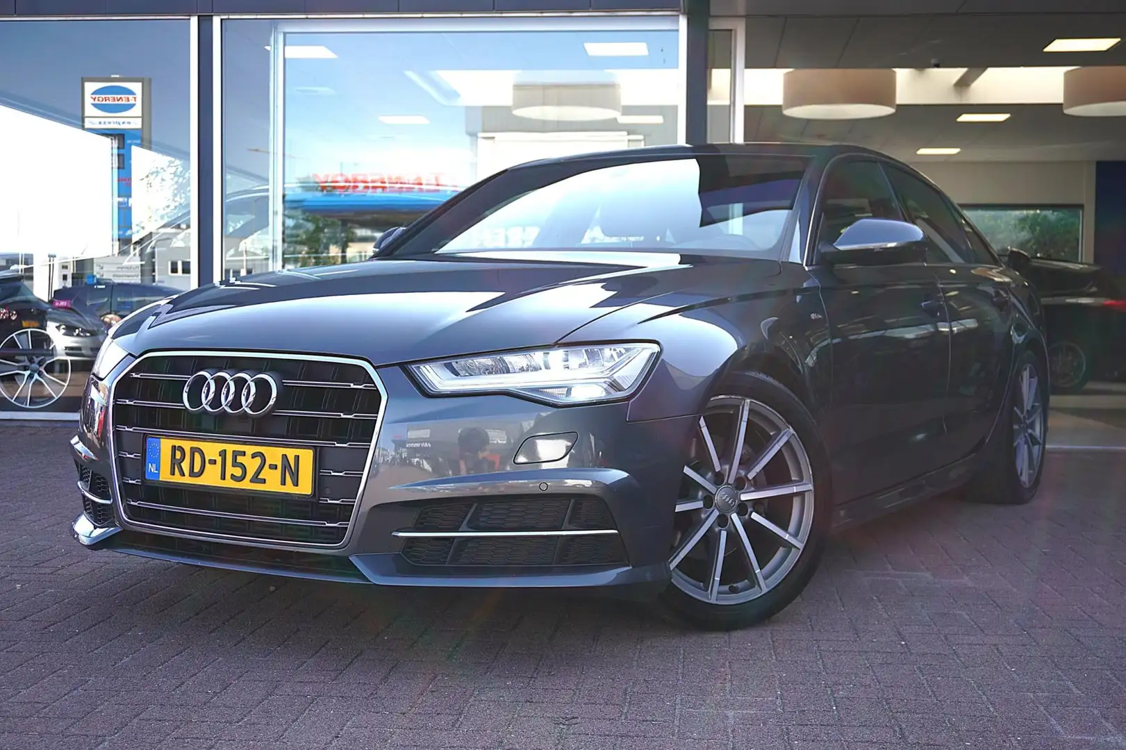 Audi A6 Limousine 1.8 TFSI ultra S line Edition | Automaat Gris - 1