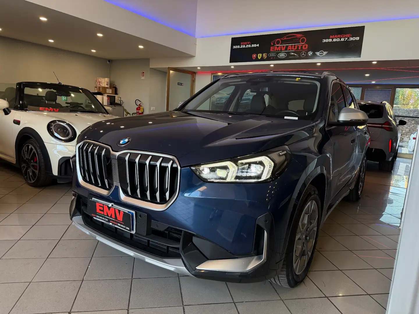 BMW X1 sDrive 18d xLine Blau - 2
