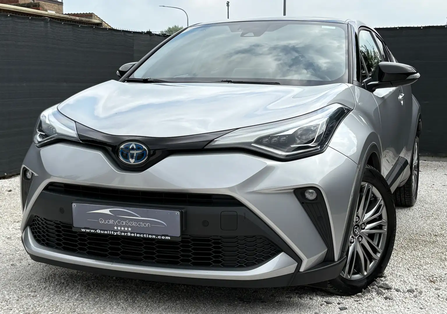 Toyota C-HR 1.8i "CHIC" CAMERA-NAV-LED-APPLE CAR PLAY-18" Zilver - 1