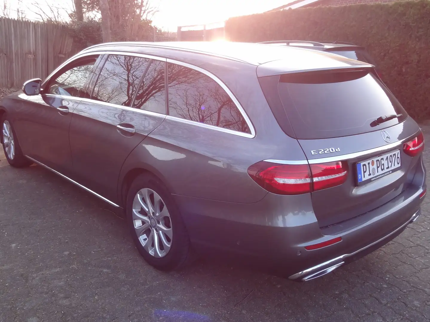Mercedes-Benz E 220 E 220 T Avantgarde LED Navi Totwinkel Kamera Gris - 2