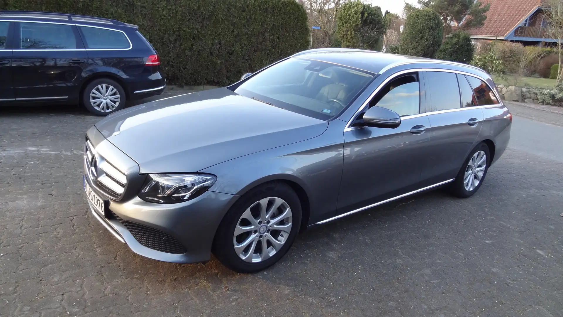 Mercedes-Benz E 220 E 220 T Avantgarde LED Navi Totwinkel Kamera Gris - 1