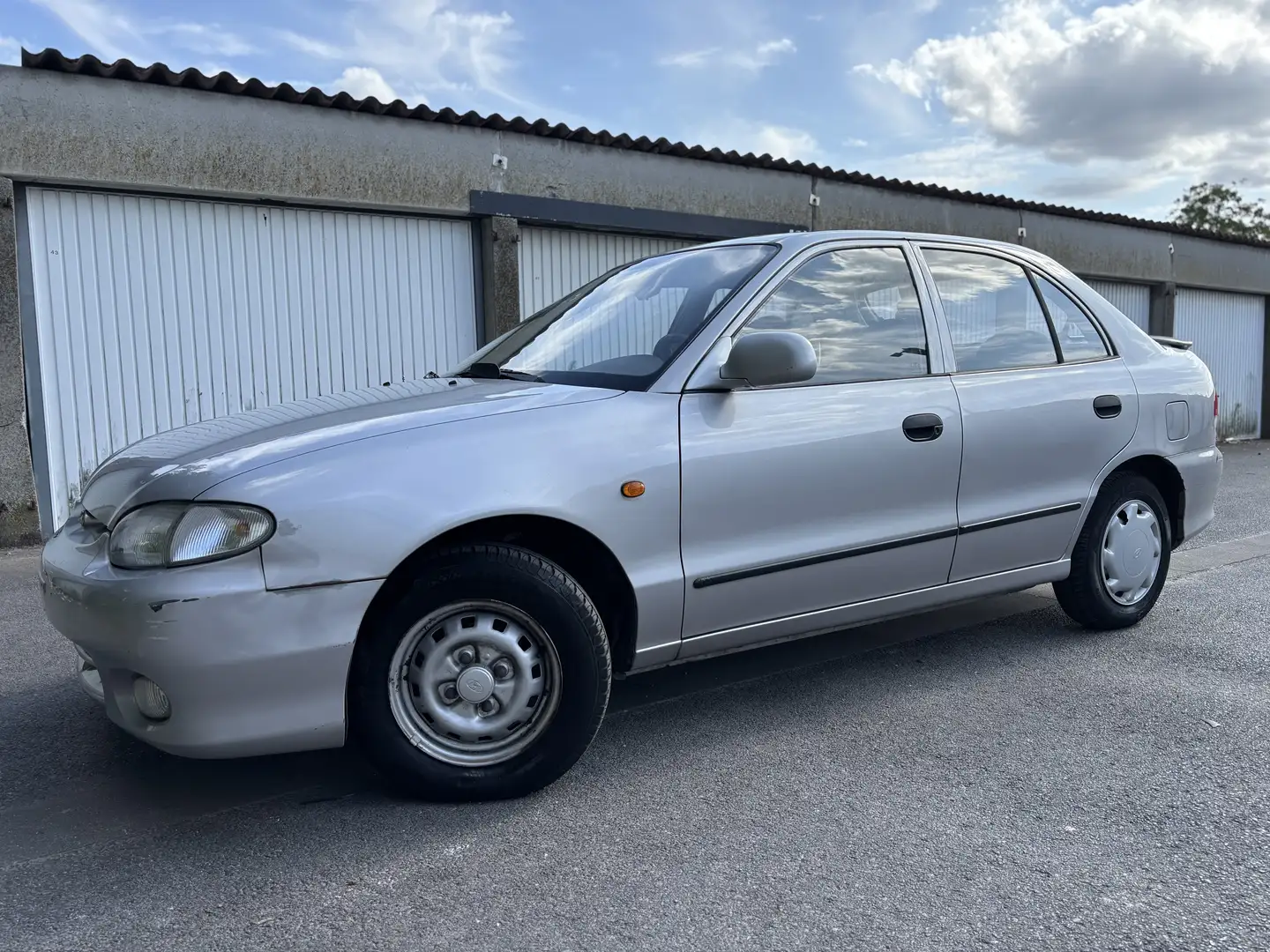 Hyundai Excel - 1