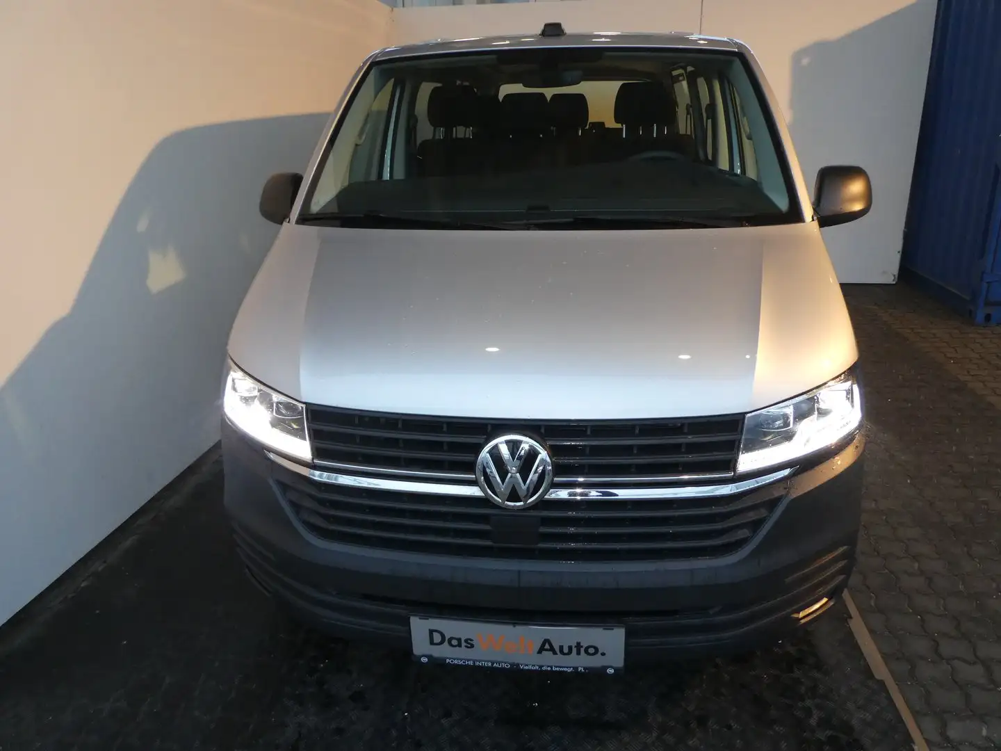 Volkswagen T6.1 Transporter Kombi LR TDI Argent - 2