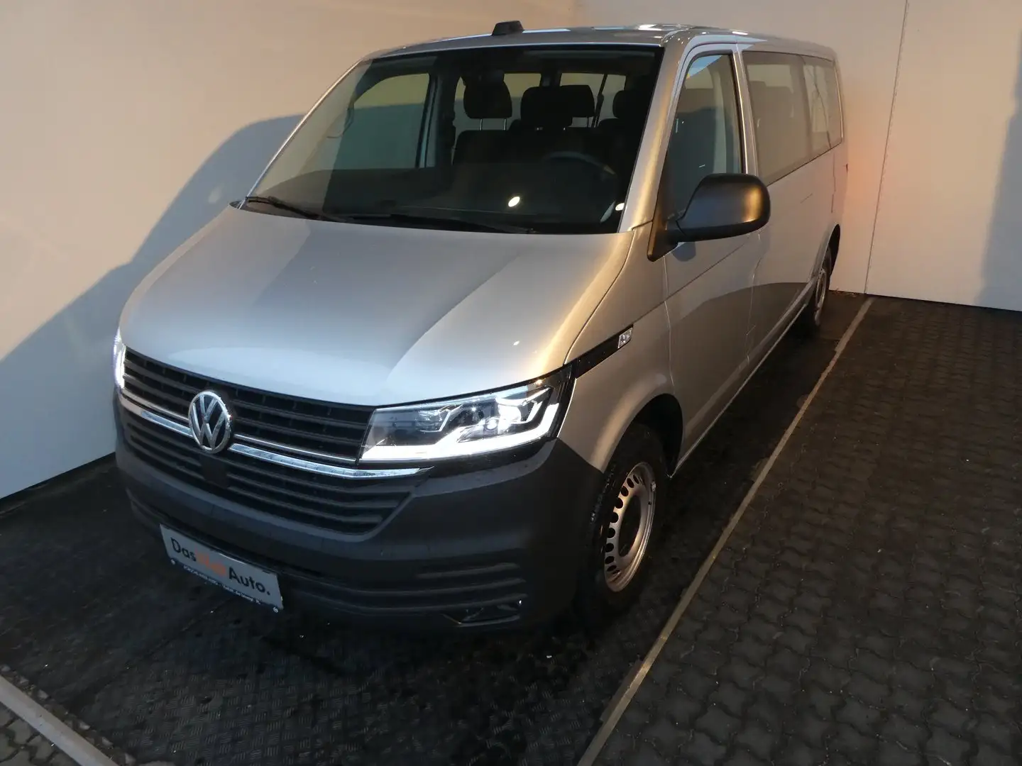 Volkswagen T6.1 Transporter Kombi LR TDI Argent - 1