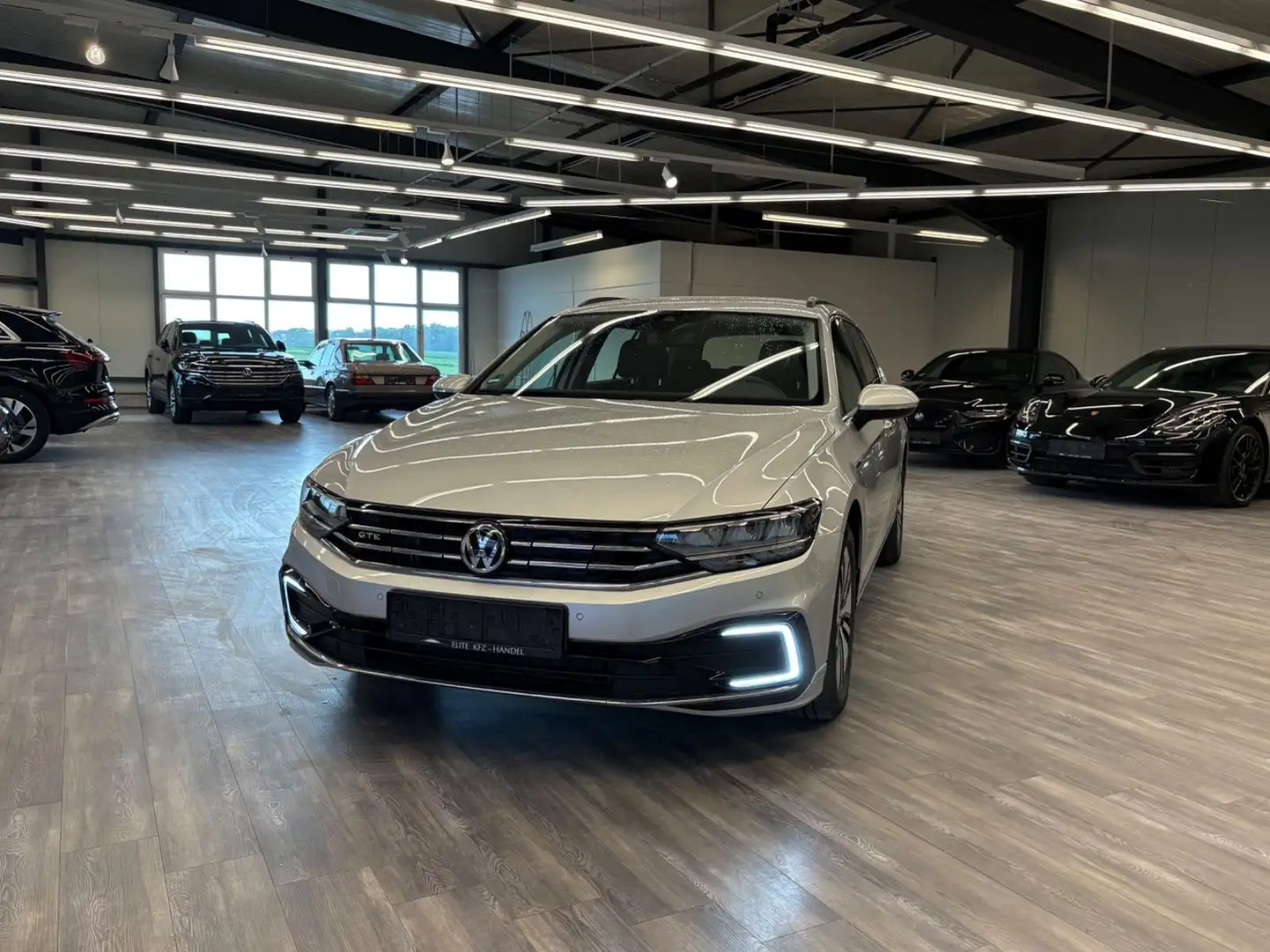 Volkswagen Passat Variant Passat GTE Standheiz Kamera AHK LED ACC Zilver - 2