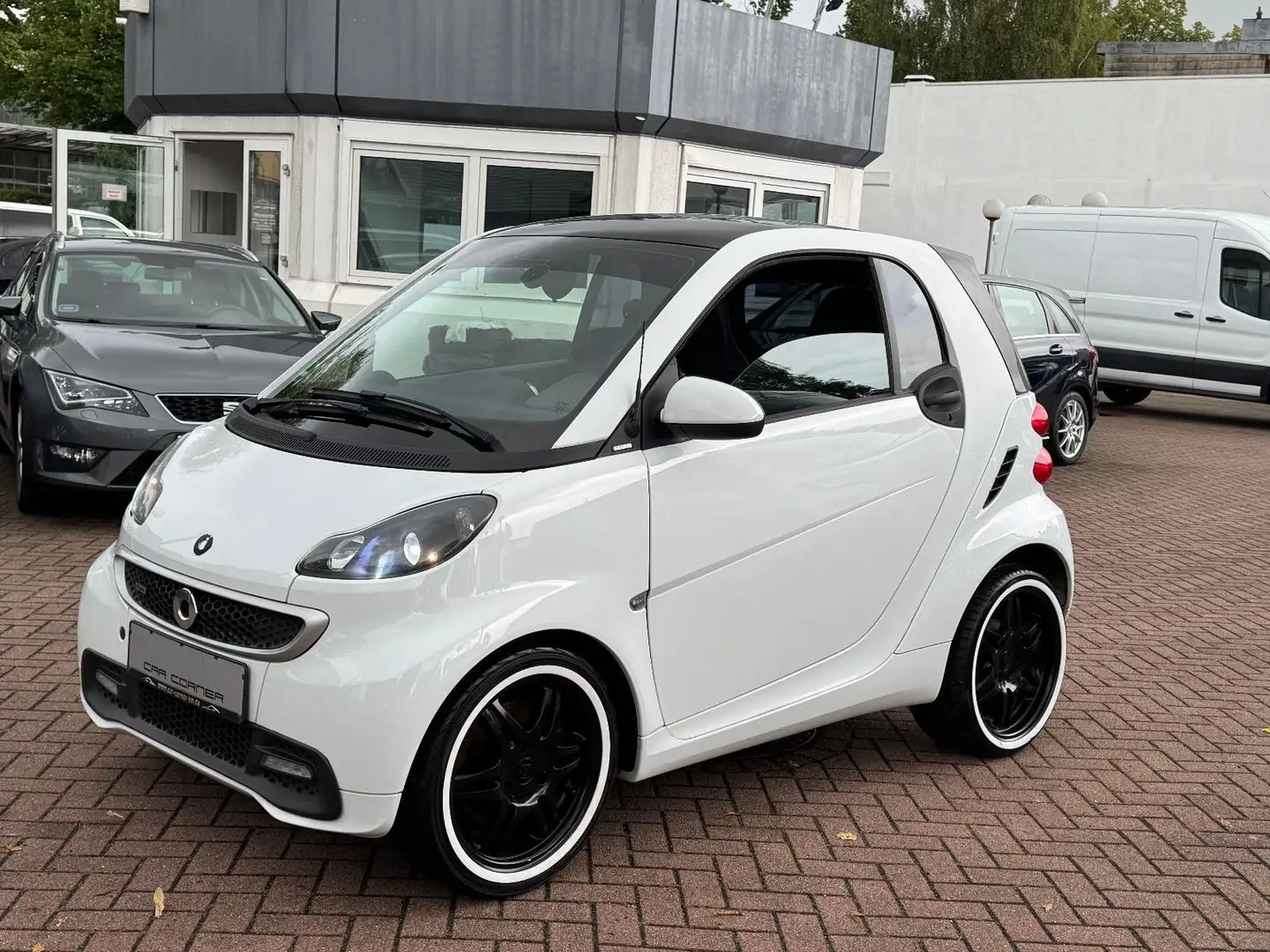 smart forTwo coupe 62kW BRABUS AUTOMATIK PANORAMA NAVI Weiß - 1
