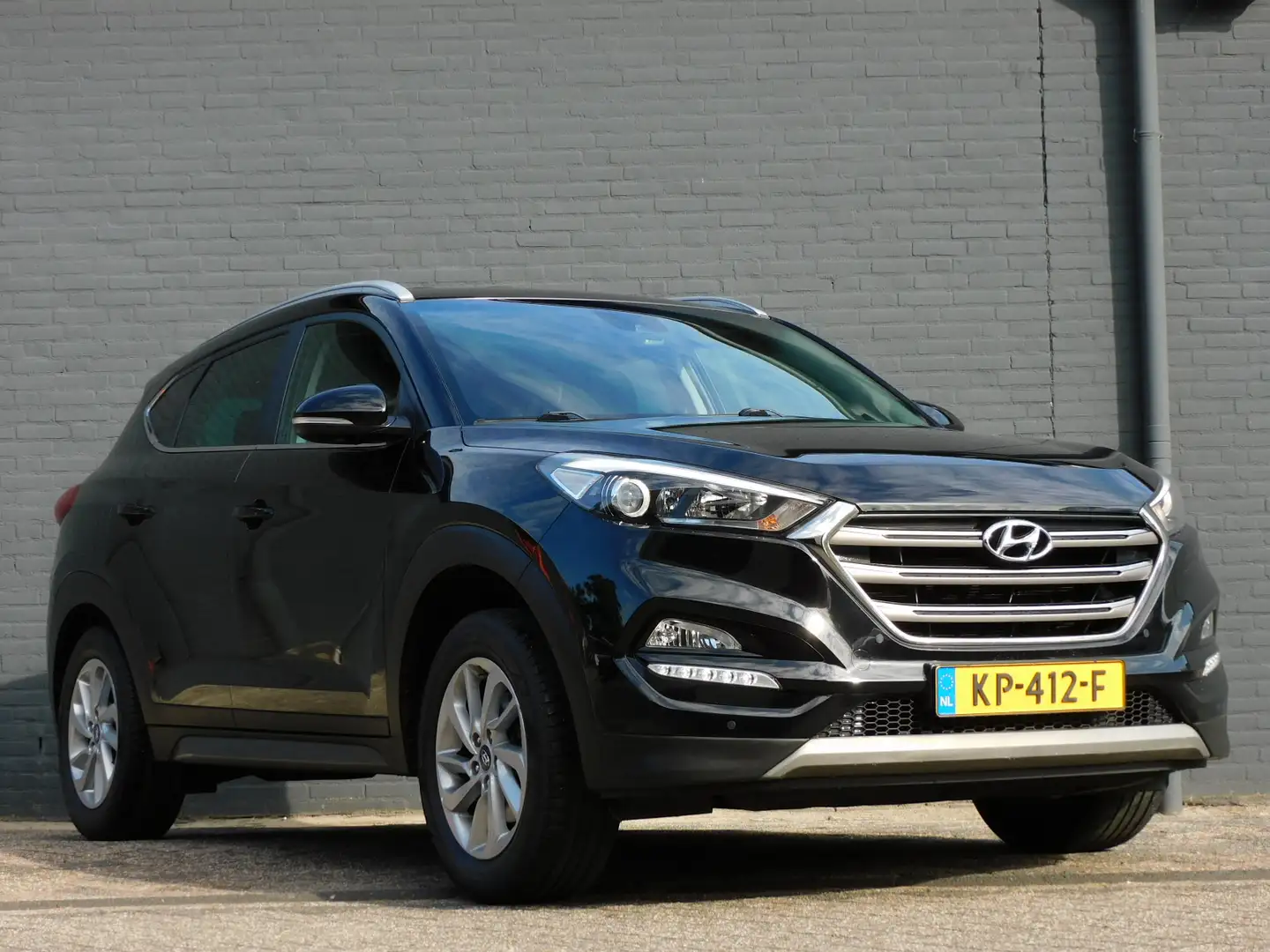 Hyundai TUCSON 1.6 GDi Comfort 1e EIGENAAR! DEALER ONDERHOUDEN! S Zwart - 2