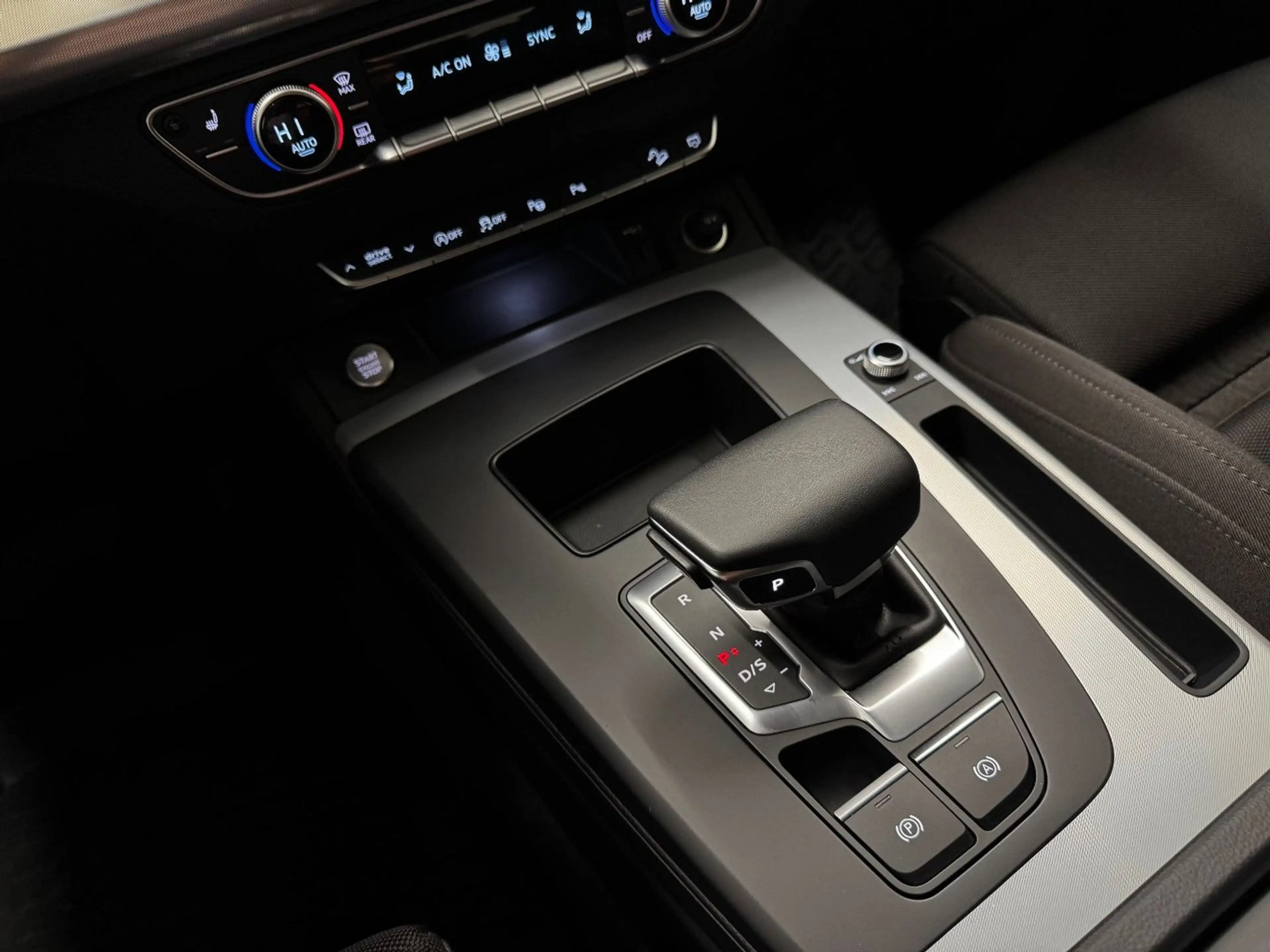 Audi Q5 40 TDI quattro — photo 15
