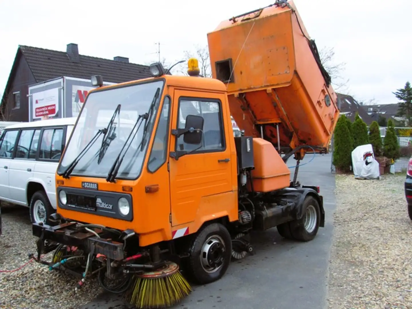 Multicar M26 Scarab Kehrmaschine Orange - 1