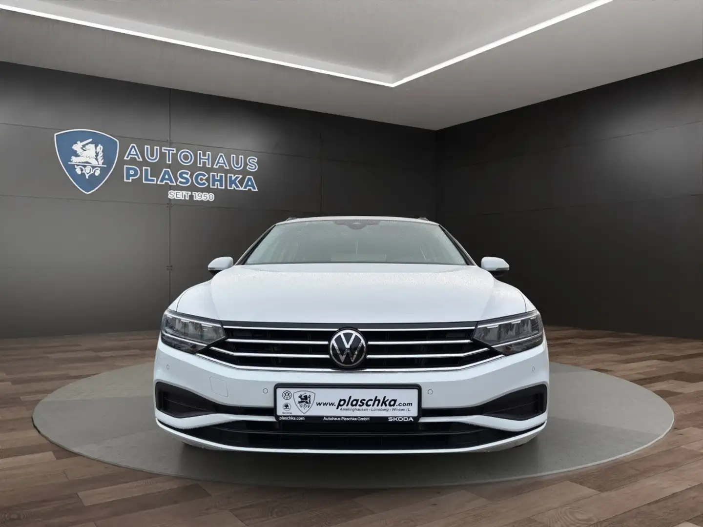 Volkswagen Passat Variant 2.0 TDI DSG NAVI+SPURASSIST+APP Klima Navi Wit - 2