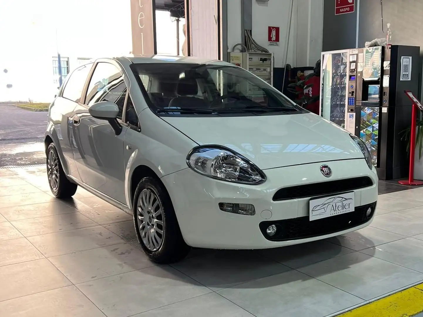 Fiat Punto Punto III 2012 3p 1.3 mjt II 16v Lounge 75cv E5+ Bianco - 1