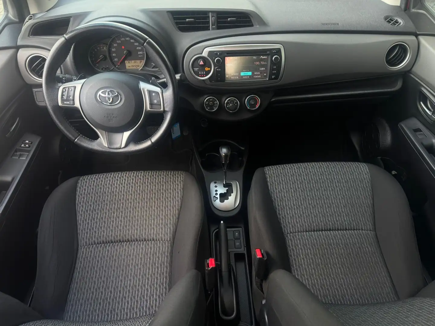 Toyota Yaris 1.3 VVT-i Dynamic|Automaat|camera|Rijklaar Rood - 2
