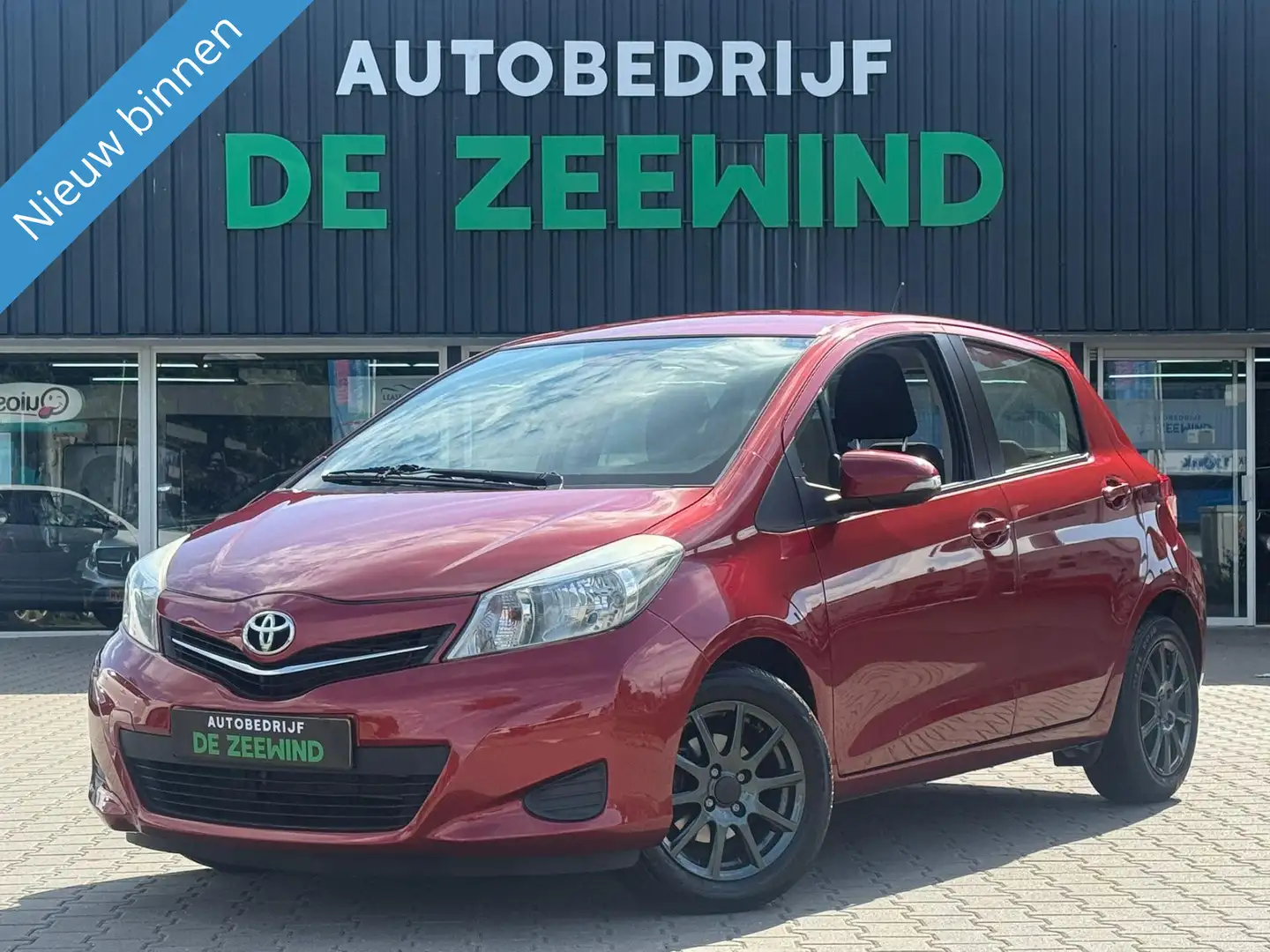 Toyota Yaris 1.3 VVT-i Dynamic|Automaat|camera|Rijklaar Rood - 1