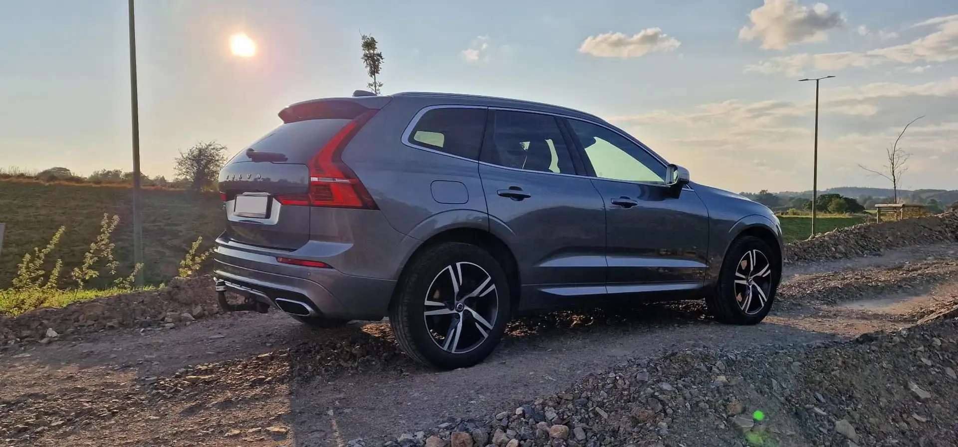 Volvo XC60 R-Design D4 ***Alcantara*** Grijs - 2