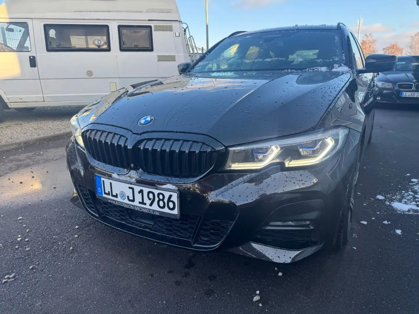 BMW 330 xD Touring M Sport LED LEDER NAVI Schwarz - 2