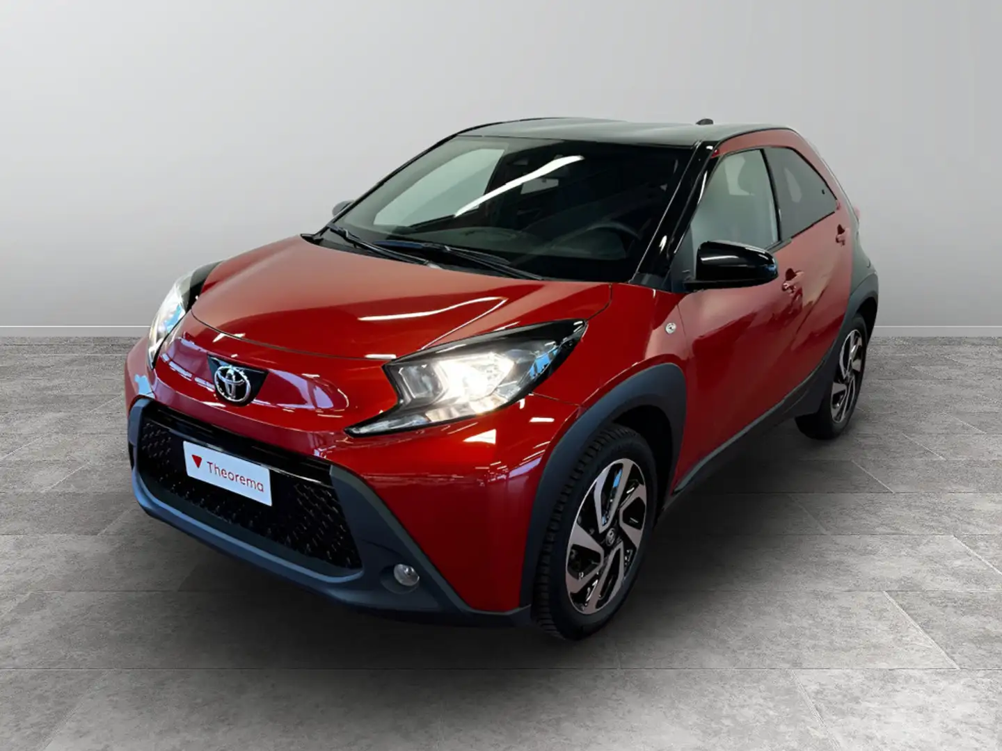 Toyota Aygo X 1.0 Trend Rosso - 1