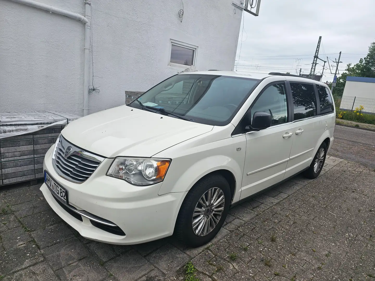 Lancia Voyager Voyager Diesel 2.8 CRD16v Gold Biały - 1