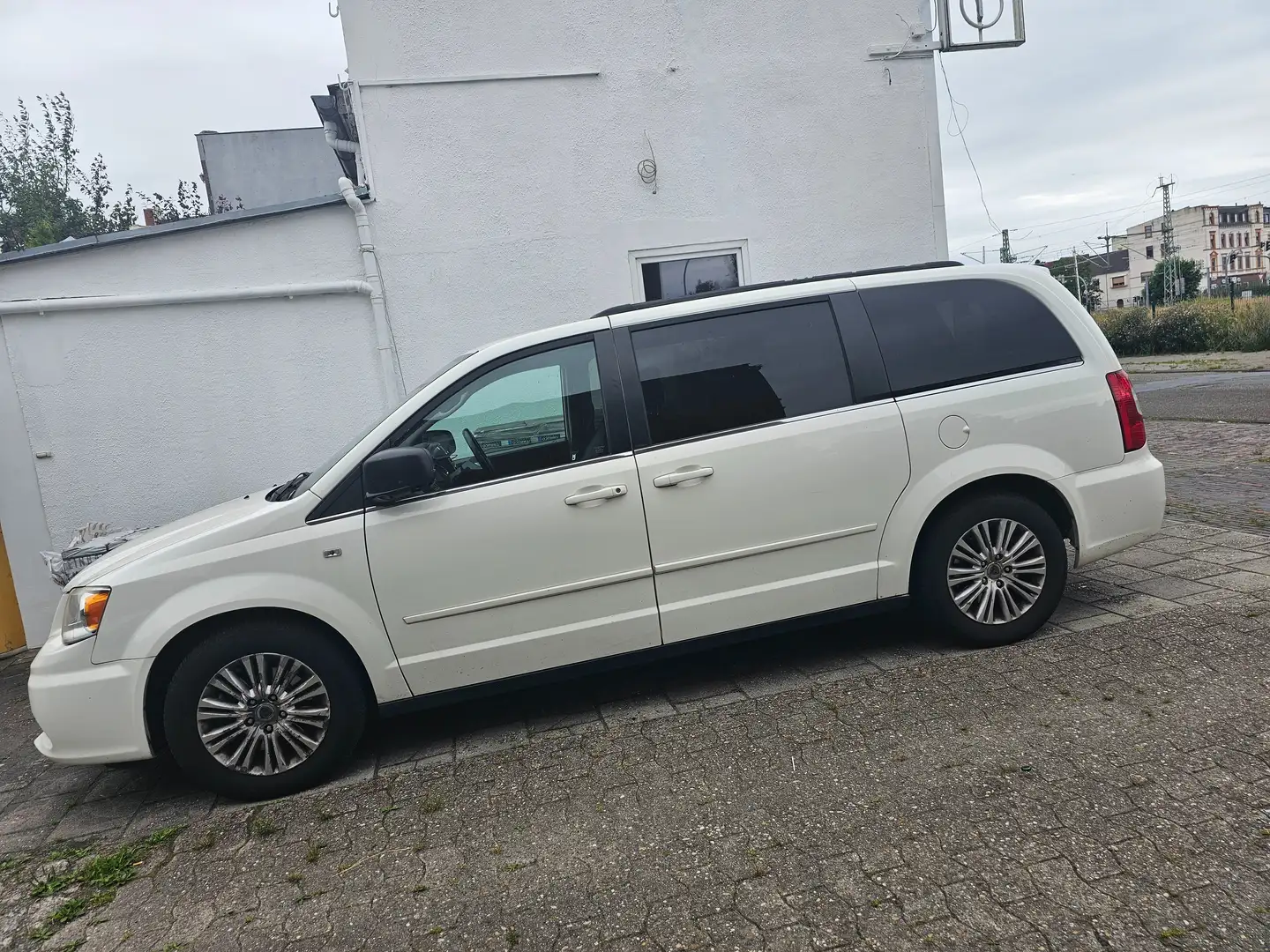 Lancia Voyager Voyager Diesel 2.8 CRD16v Gold Biały - 2