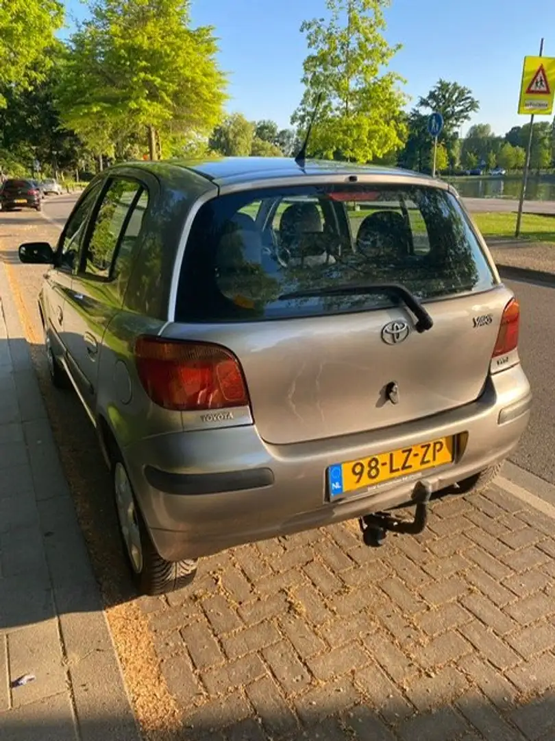 Toyota Yaris Yaris 1.3 VVT-i Luna Grijs - 2