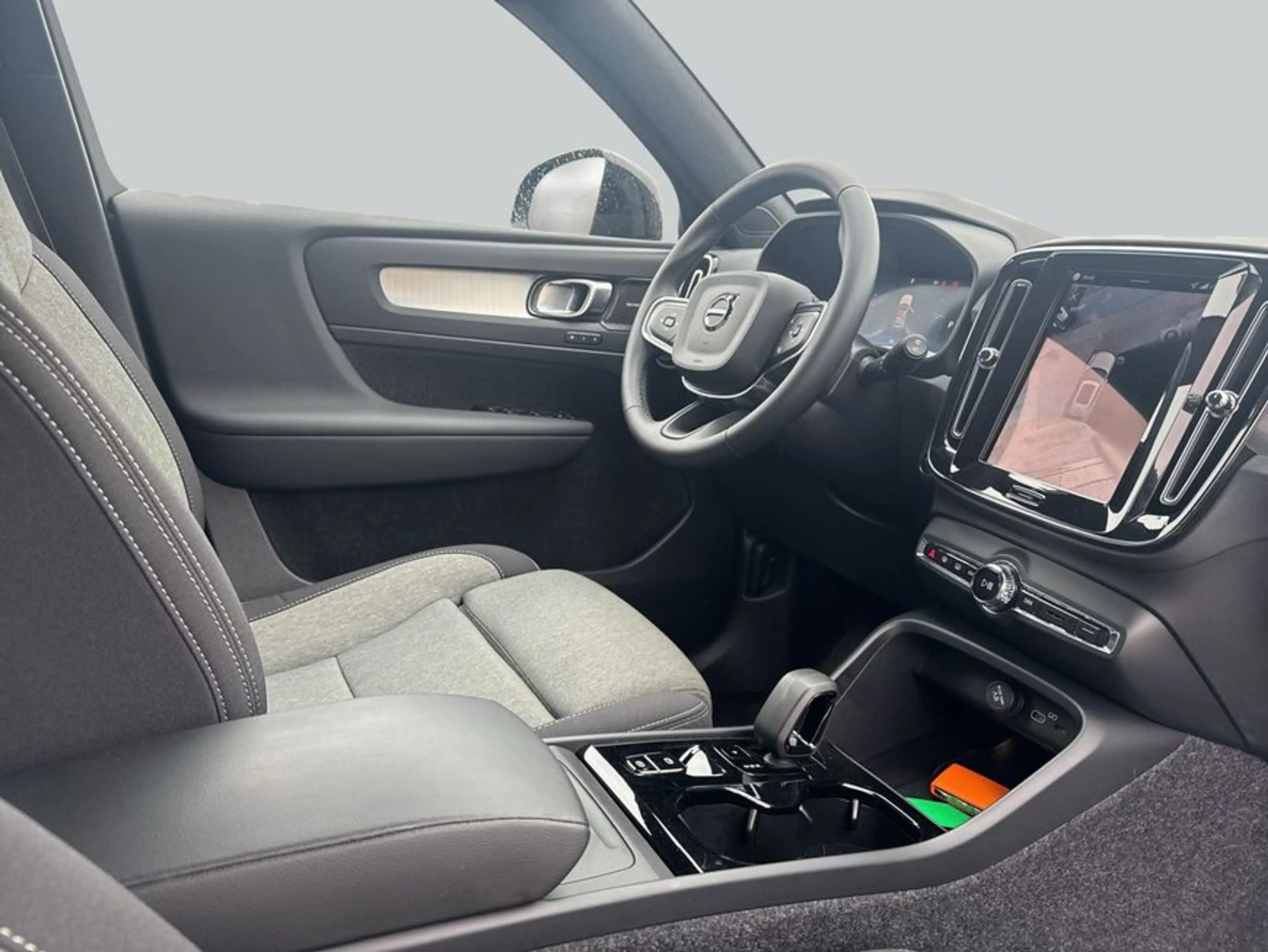 Volvo XC40 XC40 B3 B DKG Plus Black Edition — photo 15