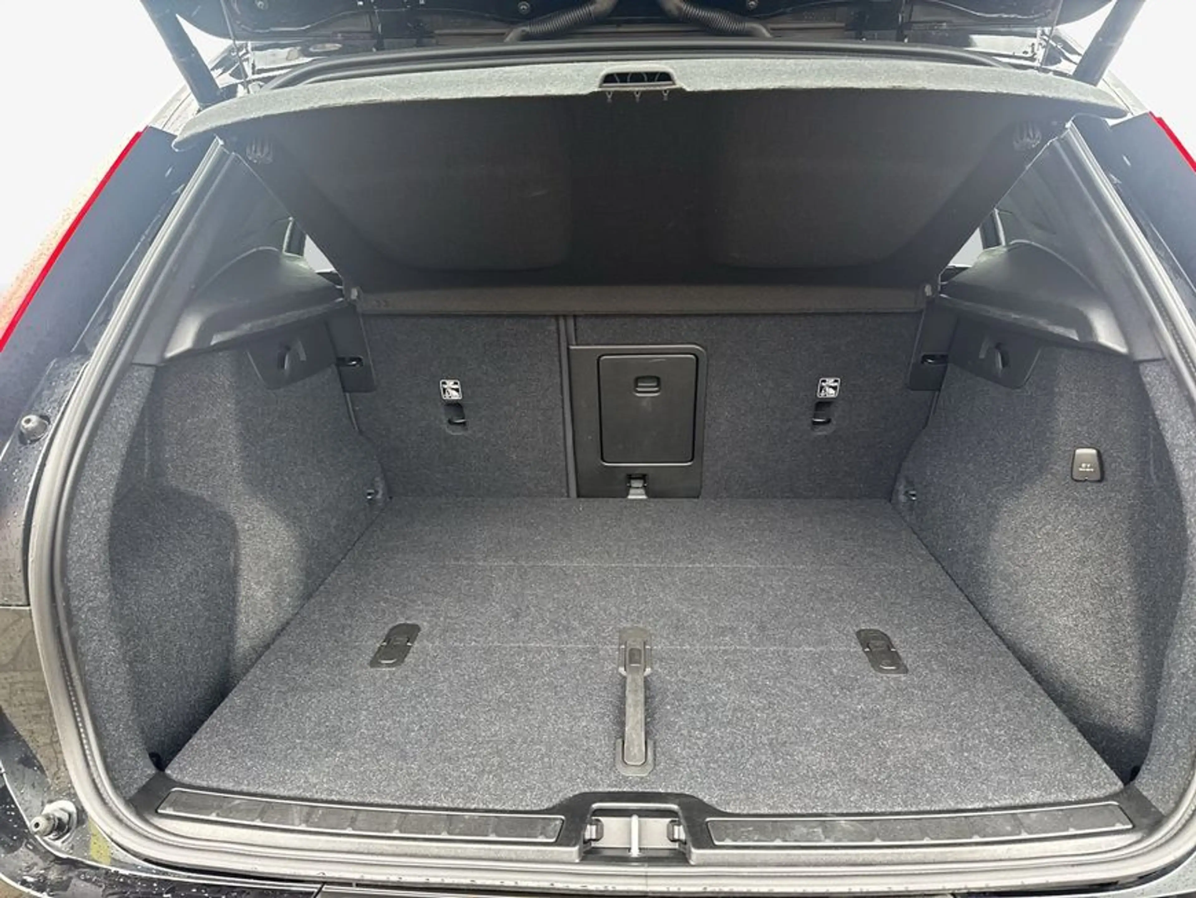Volvo XC40 XC40 B3 B DKG Plus Black Edition — photo 8