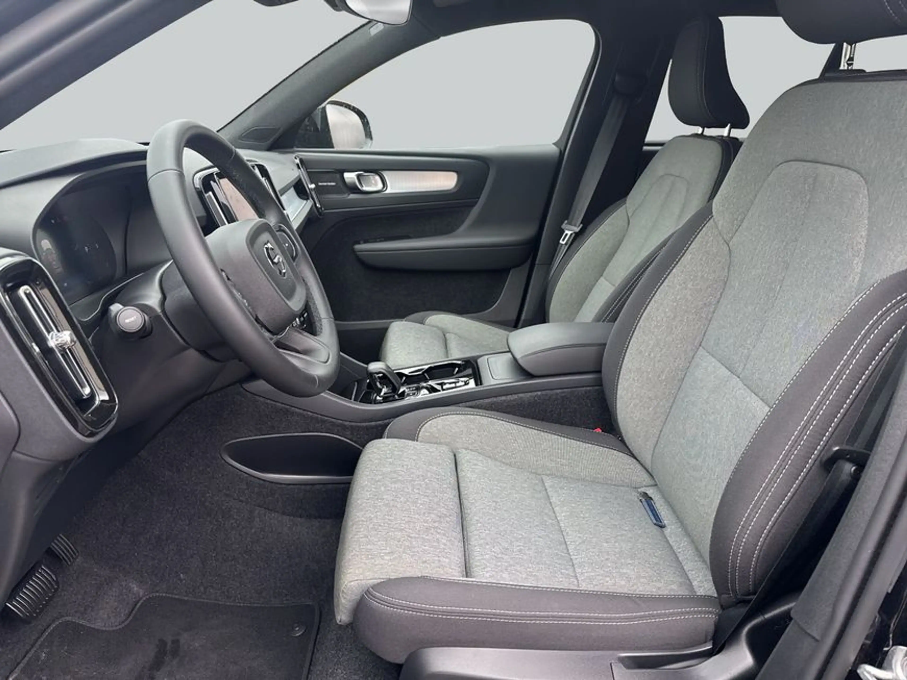 Volvo XC40 XC40 B3 B DKG Plus Black Edition — photo 9