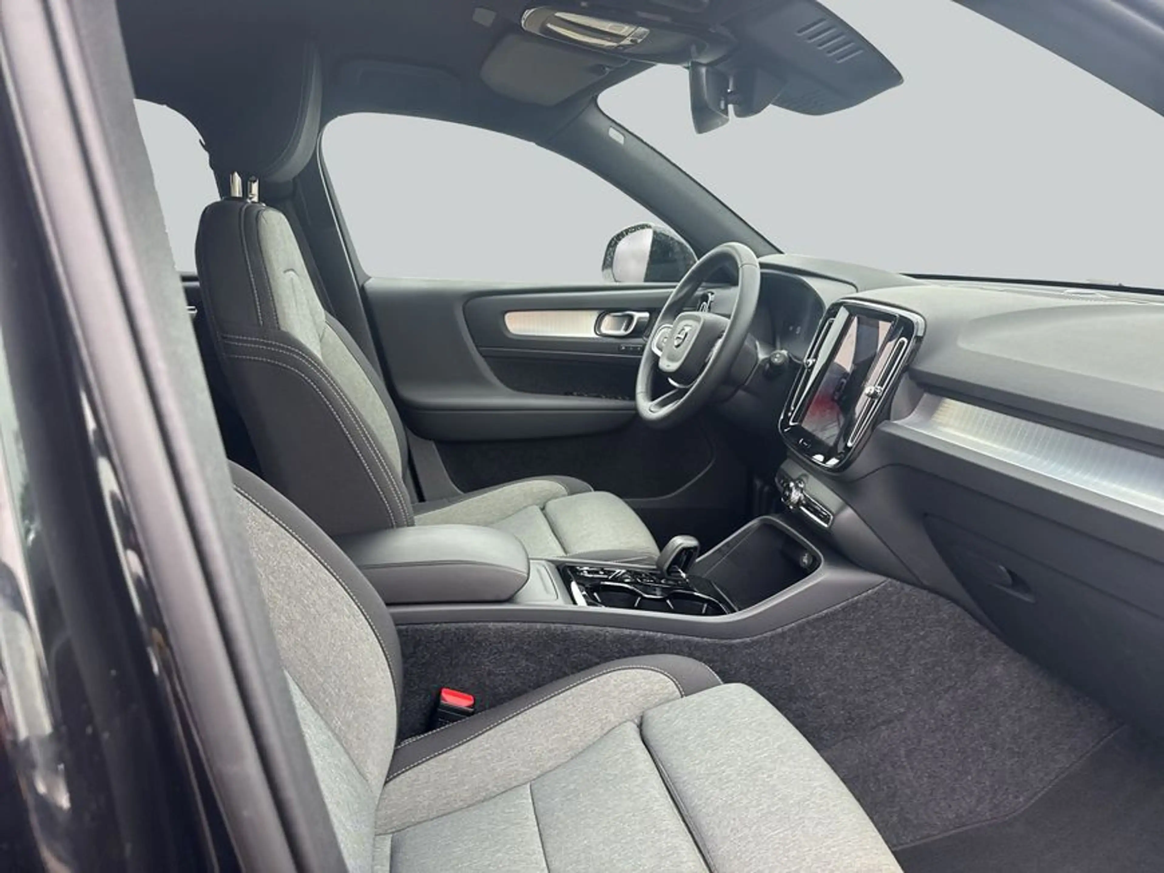 Volvo XC40 XC40 B3 B DKG Plus Black Edition — photo 12
