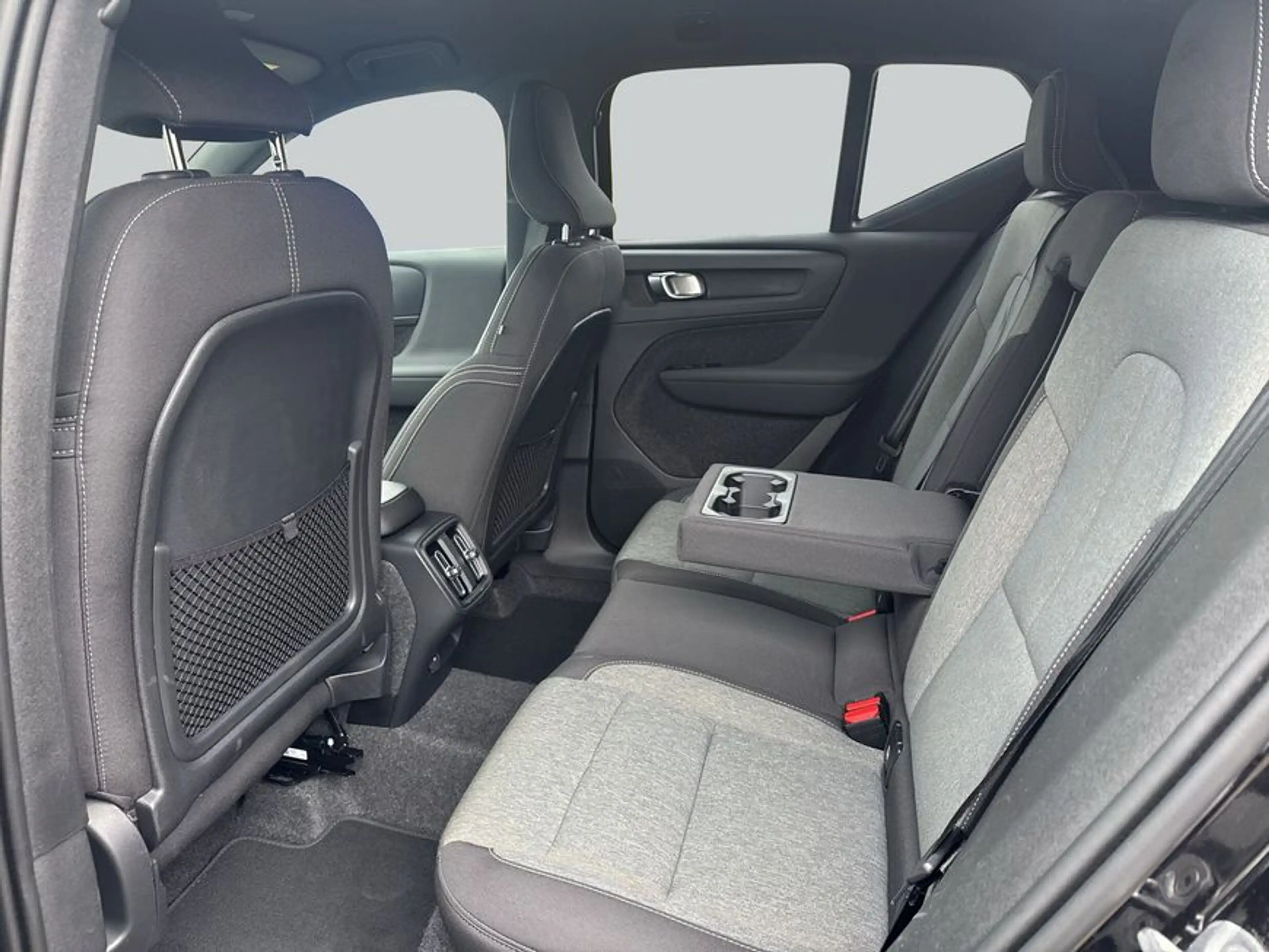 Volvo XC40 XC40 B3 B DKG Plus Black Edition — photo 11