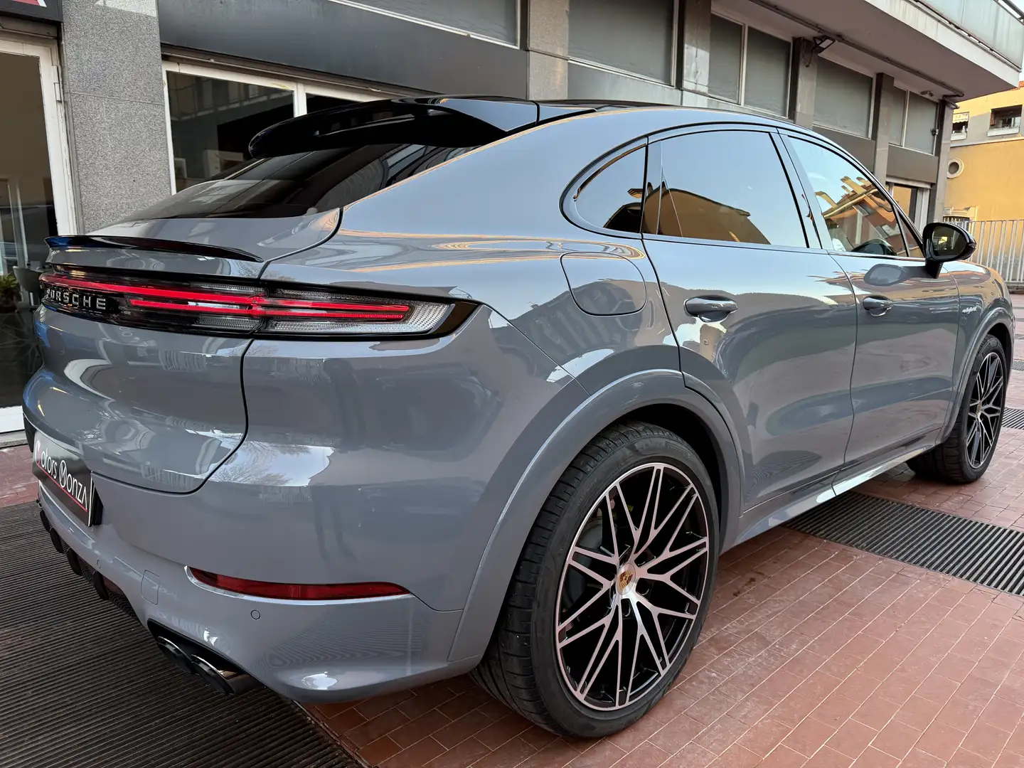 Porsche Cayenne Cayenne Coupe Coupe e-hybrid 5pti *Sport Design Grigio - 2