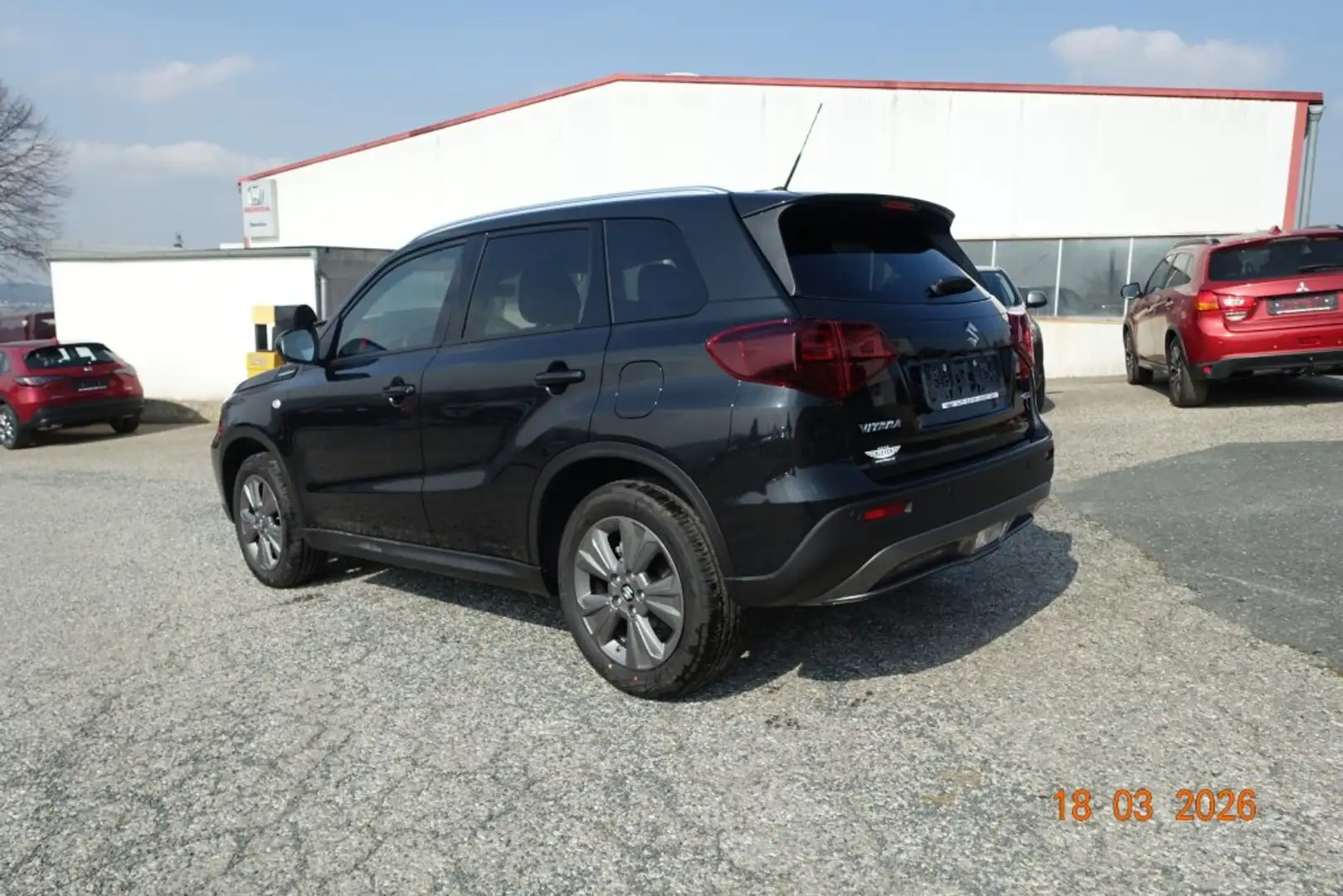 Suzuki Vitara GL + SHINE 2WD Neuwagen Schwarz - 2